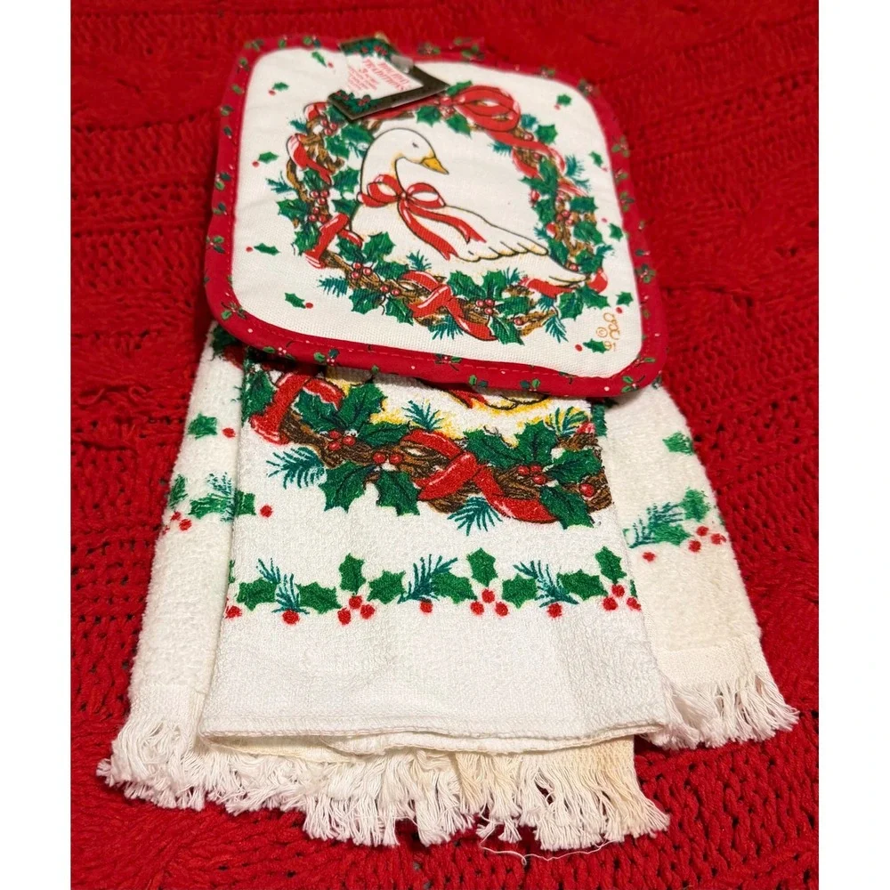 Vintage Holiday Traditions Christmas Goose 3 Pc Kitchen Towel Pot Holder Set